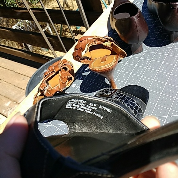 Naturalizer slides, croc pattern buckle, size 8.5 - Picture 6 of 6